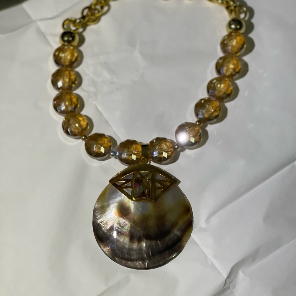 Mother of pearl shell necklace
